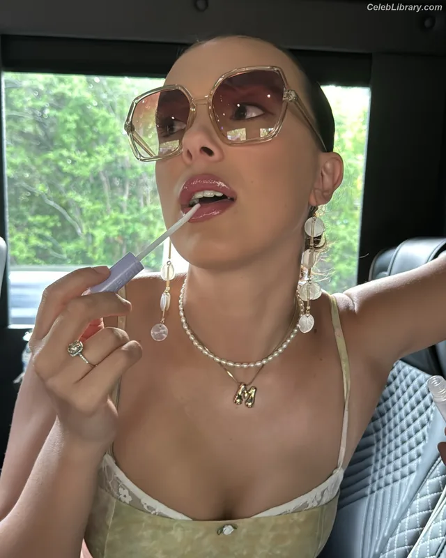 Millie Bobby Brown photo 4 of 4182
