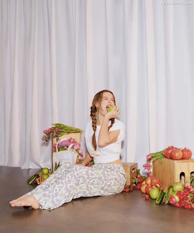 Millie Bobby Brown photo 7 of 4182