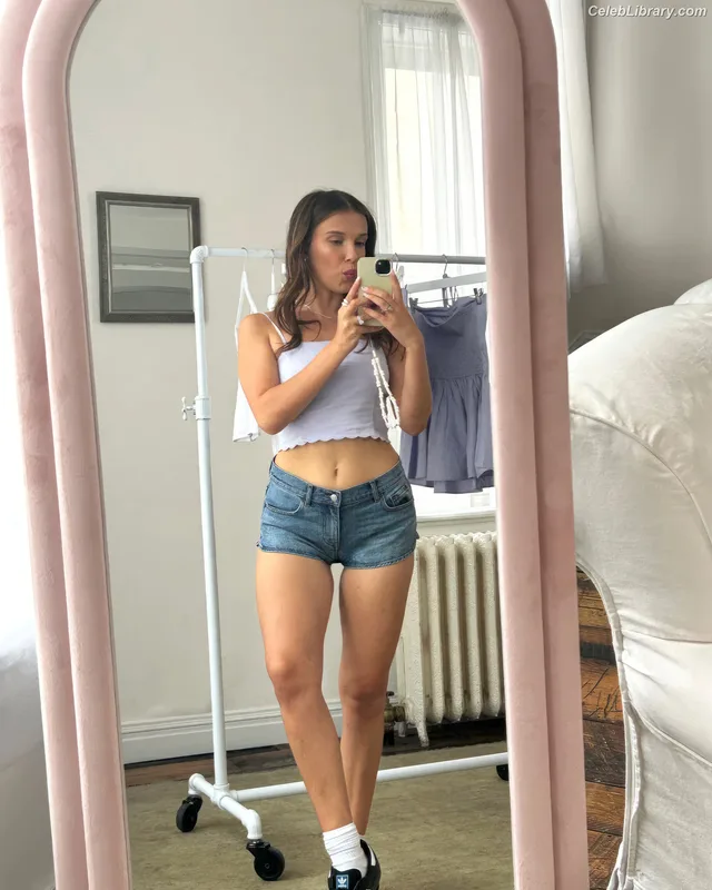 Millie Bobby Brown photo 17 of 4182