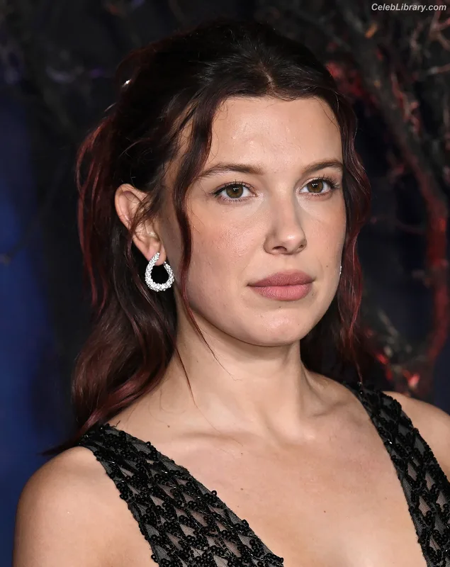 Millie Bobby Brown photo 1 of 4182