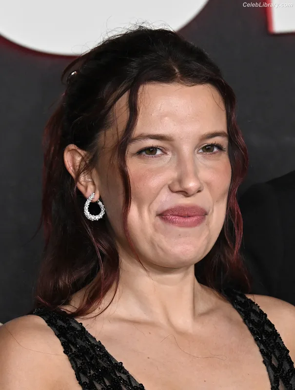 Millie Bobby Brown photo 3 of 4182