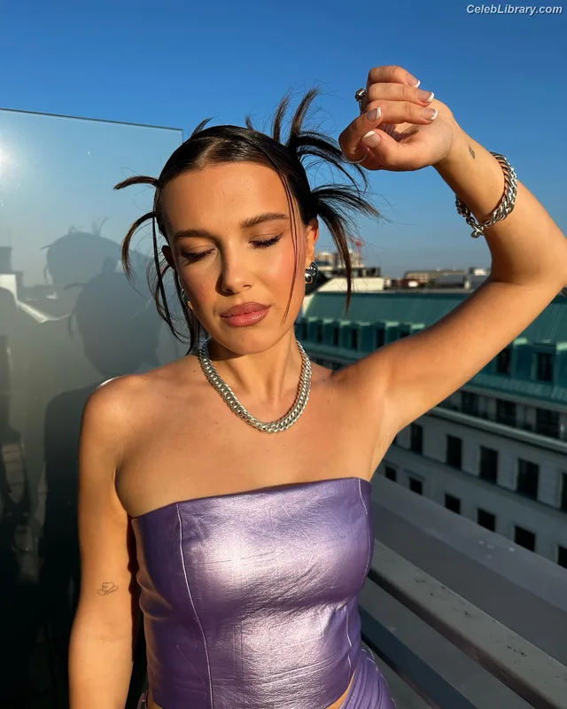 Millie Bobby Brown photo 1 of 4182