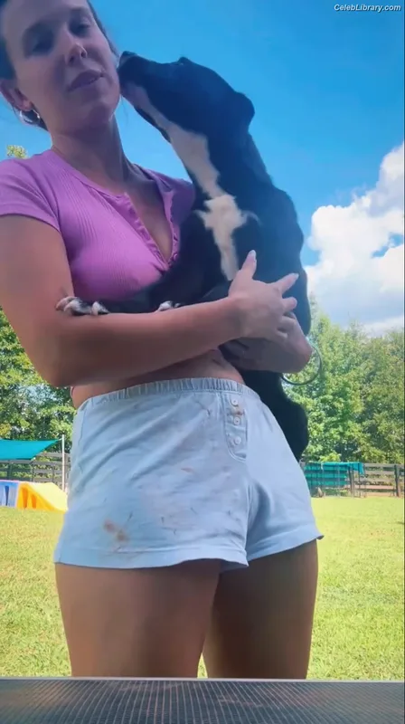 Millie Bobby Brown photo 18 of 4182