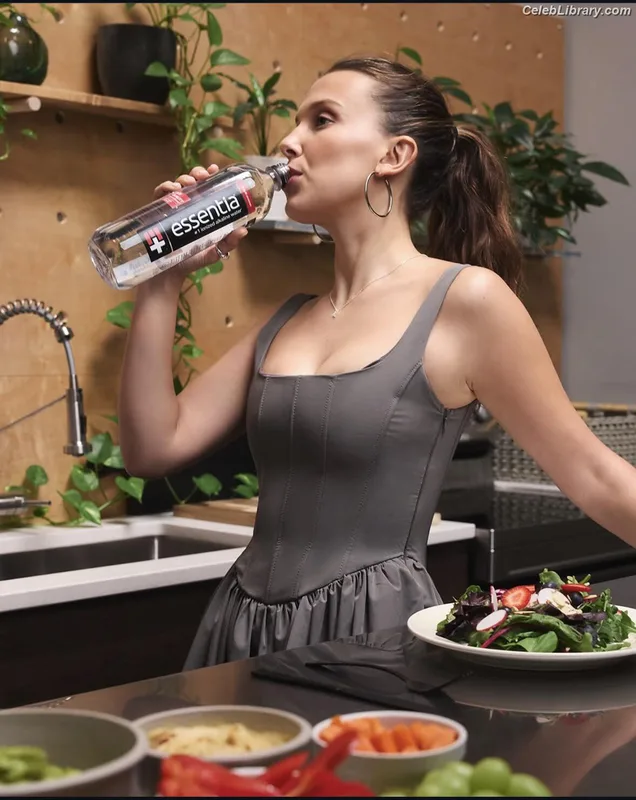 Millie Bobby Brown photo 12 of 4182