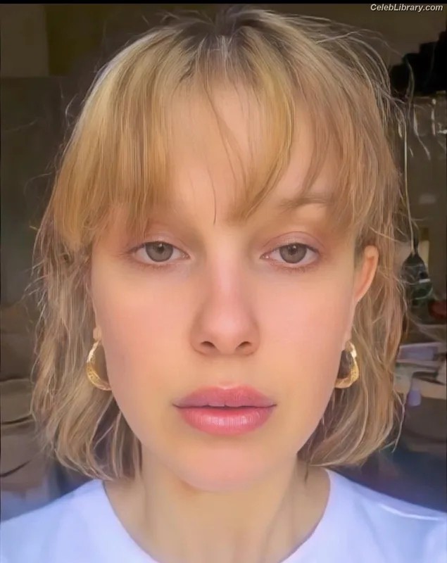Millie Bobby Brown photo 9 of 4182