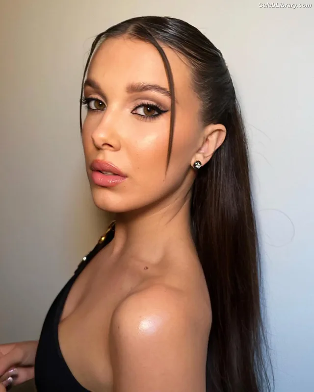 Millie Bobby Brown photo 8 of 4182