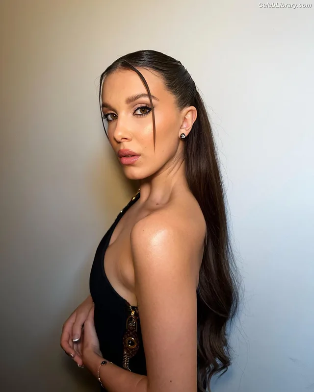 Millie Bobby Brown photo 10 of 4182