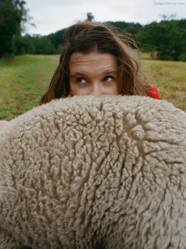 Millie Bobby Brown photo 14 of 4182