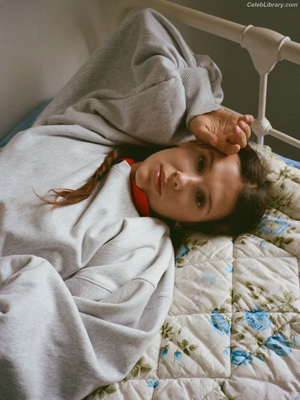 Millie Bobby Brown photo 17 of 4182
