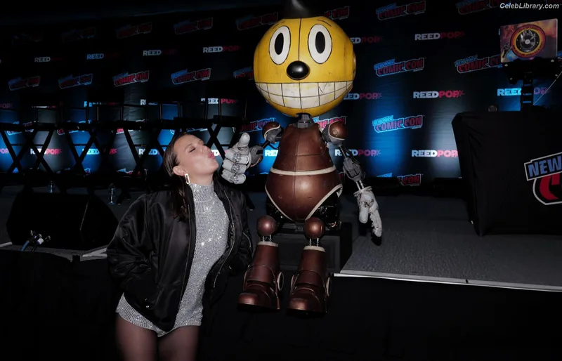 Millie Bobby Brown photo 23 of 4182