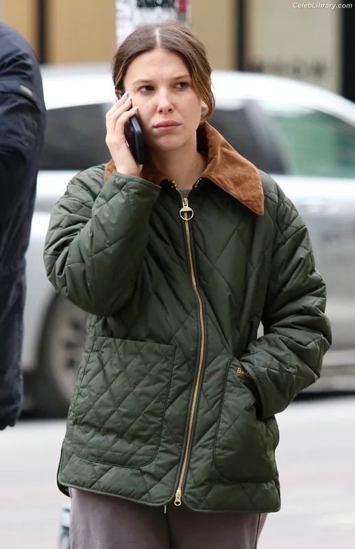 Millie Bobby Brown photo 7 of 4182