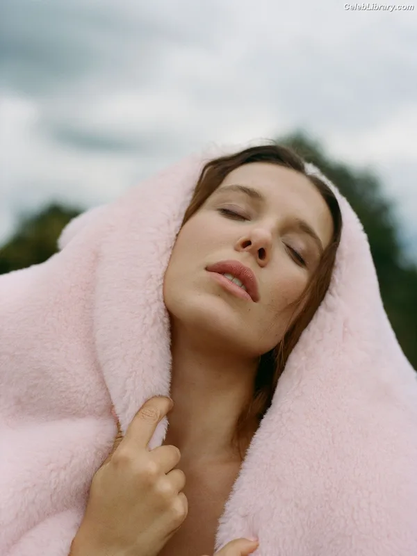Millie Bobby Brown photo 15 of 4182