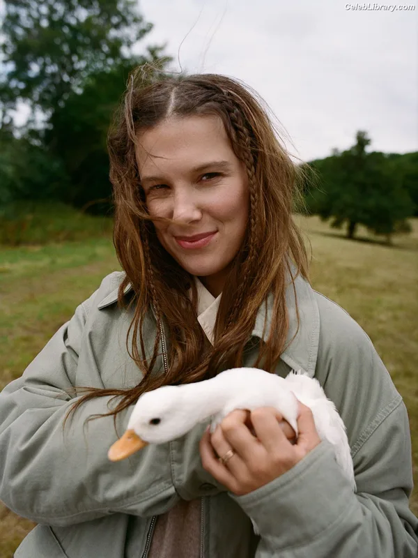 Millie Bobby Brown photo 21 of 4182