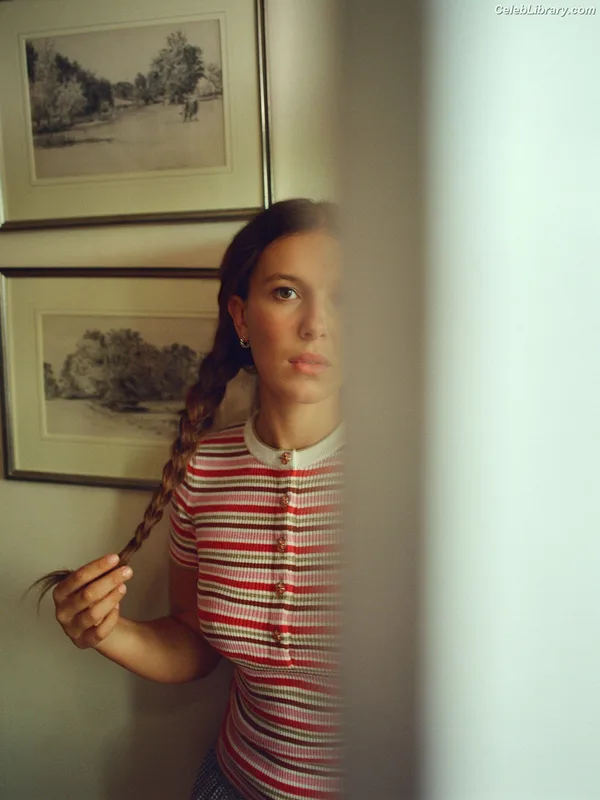 Millie Bobby Brown photo 2 of 4182