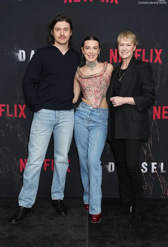 Millie Bobby Brown photo 9 of 4182
