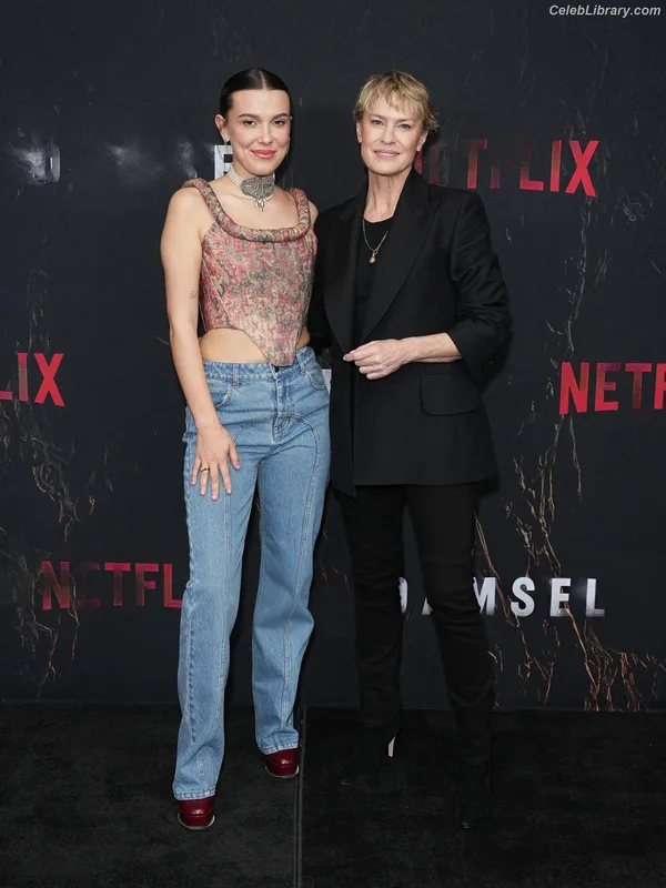 Millie Bobby Brown photo 10 of 4182