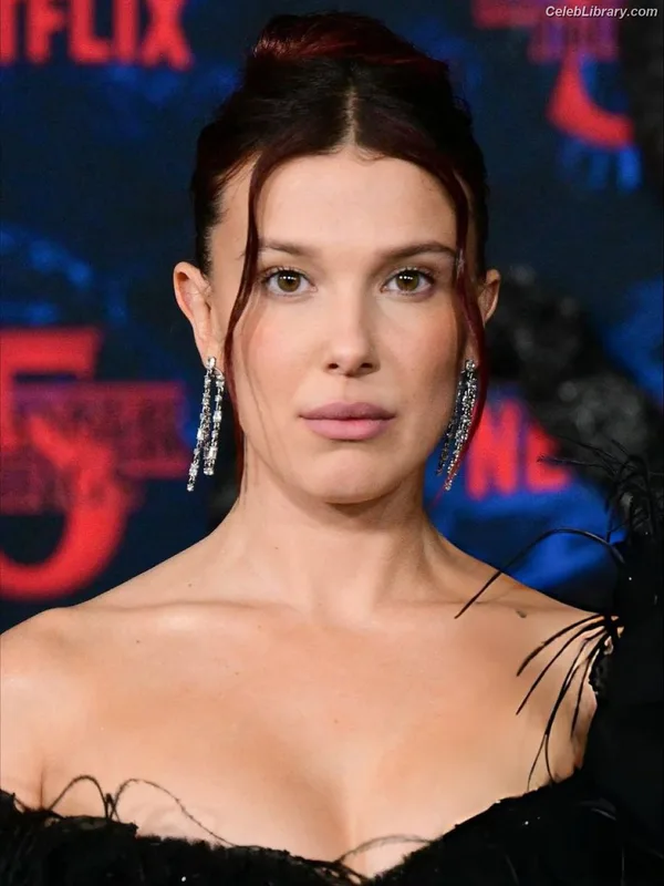 Millie Bobby Brown photo 17 of 4182