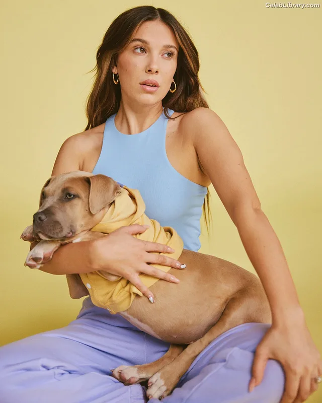Millie Bobby Brown photo 1 of 4182