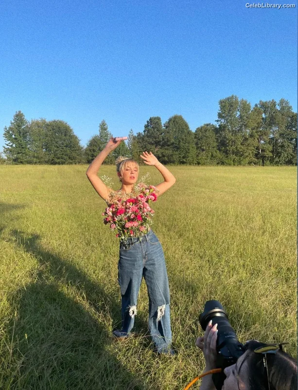 Millie Bobby Brown photo 8 of 4182