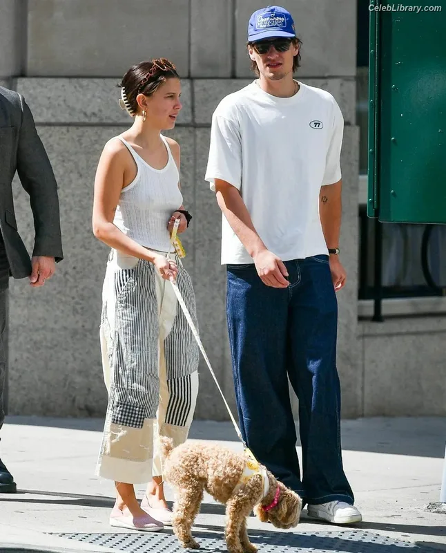Millie Bobby Brown photo 10 of 4182
