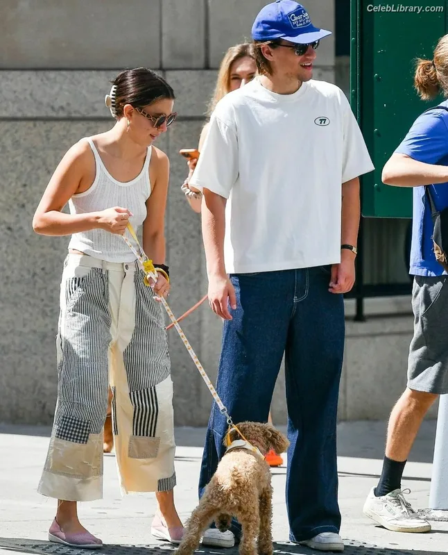 Millie Bobby Brown photo 11 of 4182