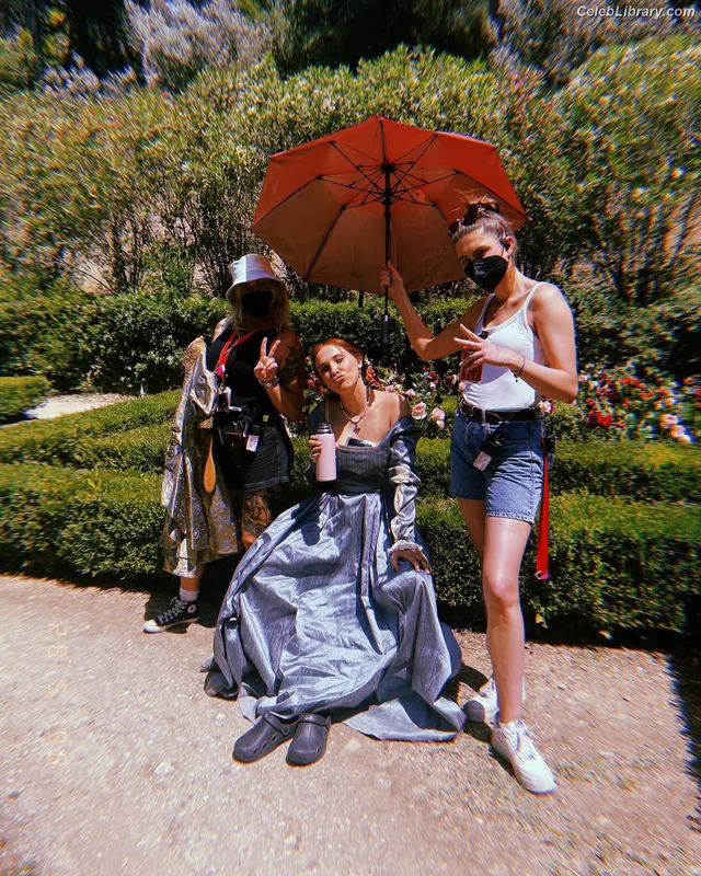 Millie Bobby Brown photo 24 of 4182