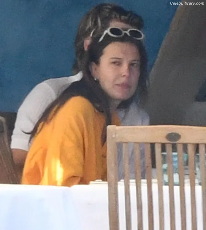 Millie Bobby Brown photo 6 of 4182