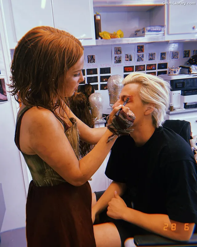 Millie Bobby Brown photo 8 of 4182