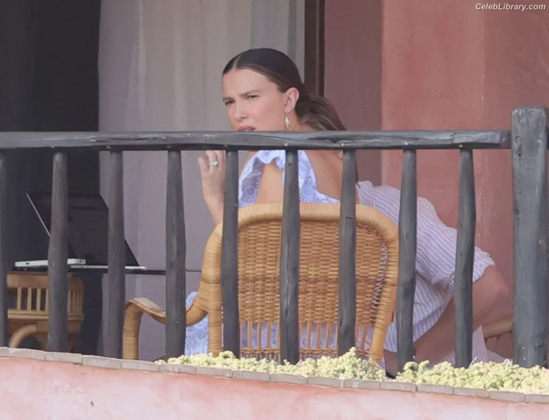 Millie Bobby Brown photo 21 of 4182
