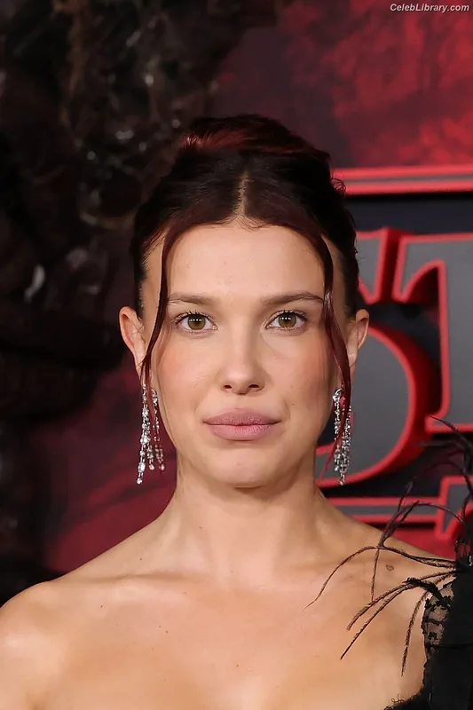 Millie Bobby Brown photo 22 of 4182
