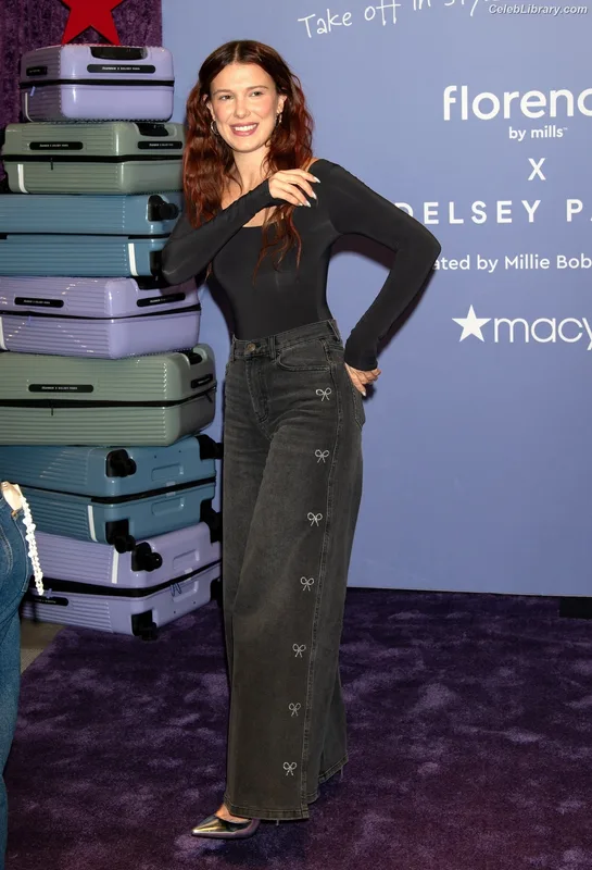 Millie Bobby Brown photo 3 of 4182