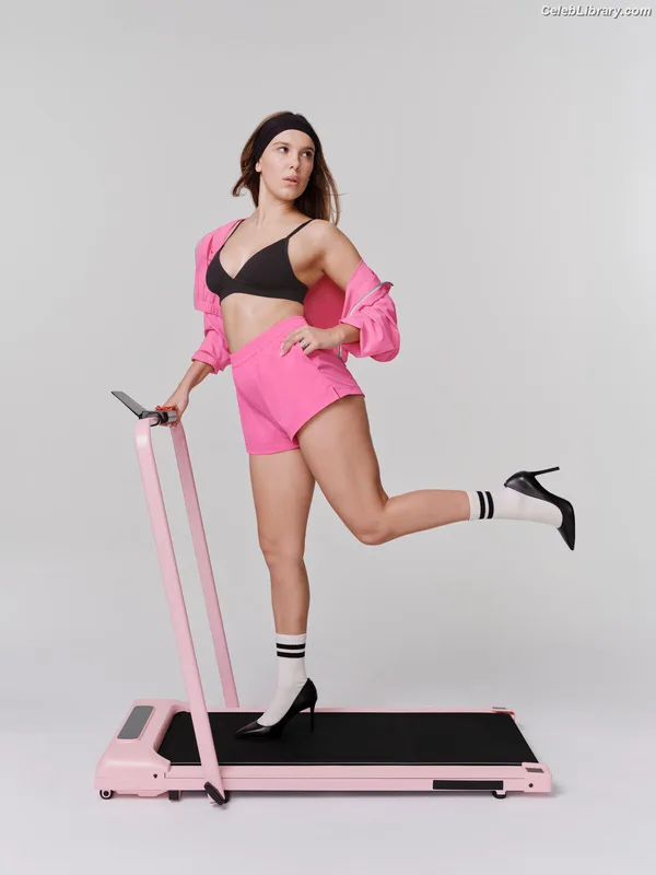 Millie Bobby Brown photo 1 of 4182