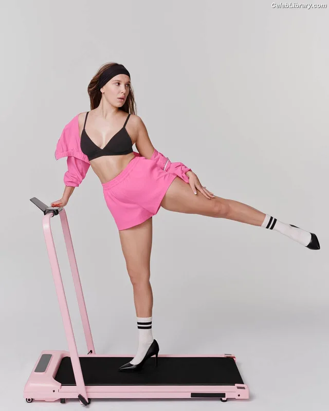Millie Bobby Brown photo 2 of 4182