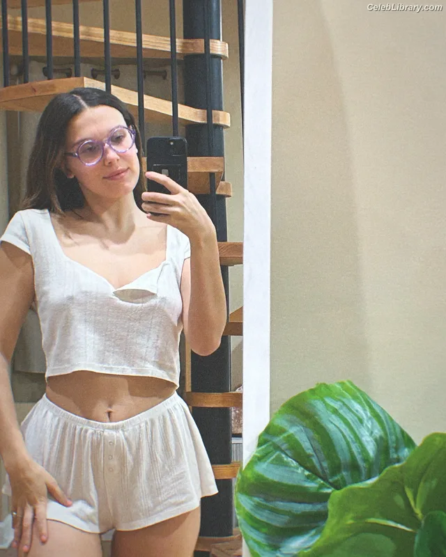 Millie Bobby Brown photo 16 of 4182