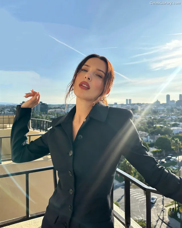 Millie Bobby Brown photo 18 of 4182