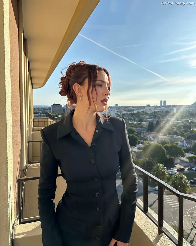 Millie Bobby Brown photo 19 of 4182