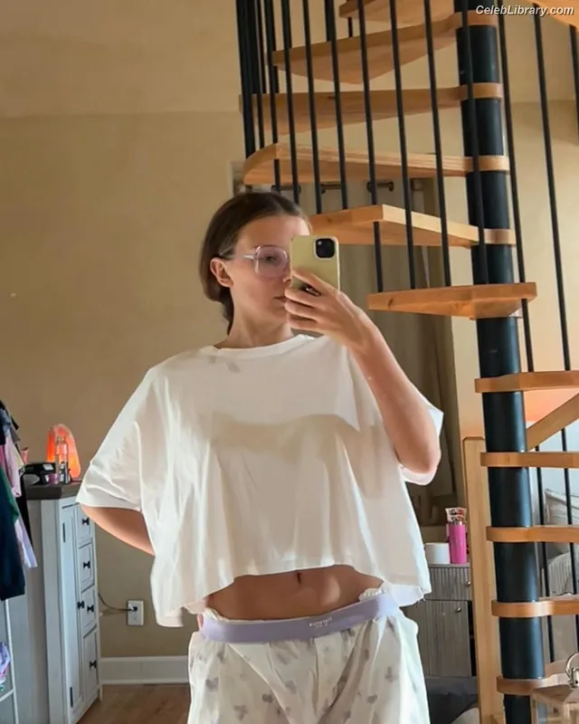Millie Bobby Brown photo 6 of 4182