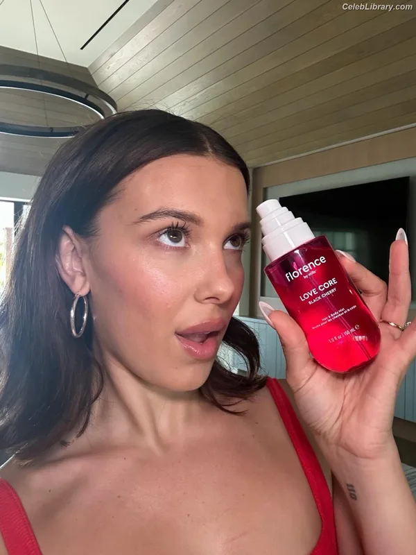 Millie Bobby Brown photo 16 of 4182