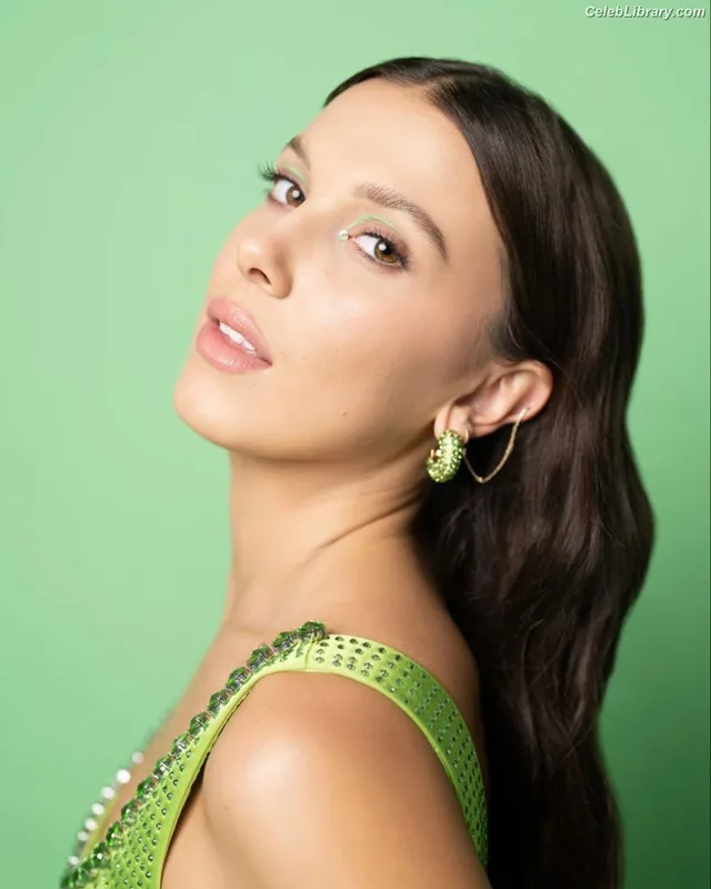 Millie Bobby Brown photo 3 of 4182