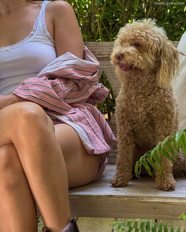 Millie Bobby Brown photo 2 of 4182