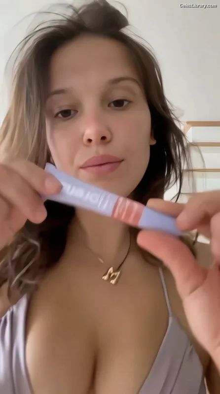 Millie Bobby Brown photo 16 of 4182