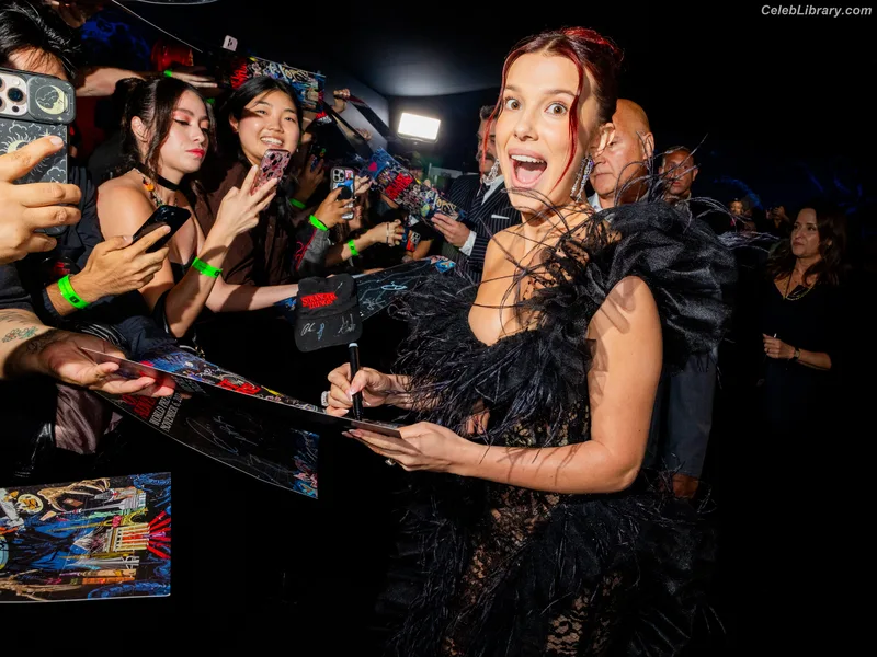Millie Bobby Brown photo 17 of 4182