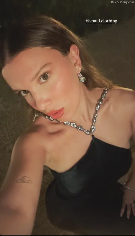 Millie Bobby Brown photo 1 of 4182