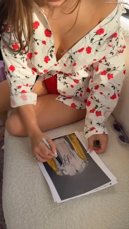Millie Bobby Brown photo 6 of 4182