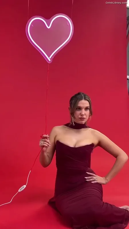 Millie Bobby Brown photo 3 of 4182