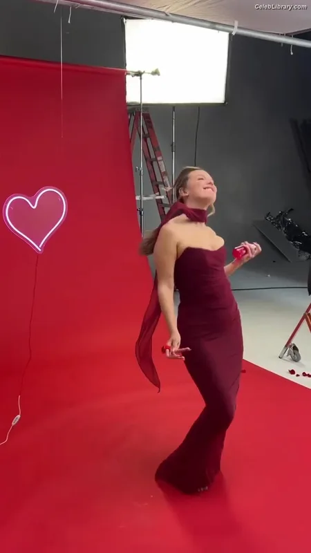 Millie Bobby Brown photo 4 of 4182