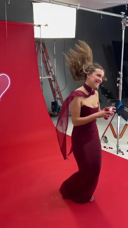 Millie Bobby Brown photo 5 of 4182