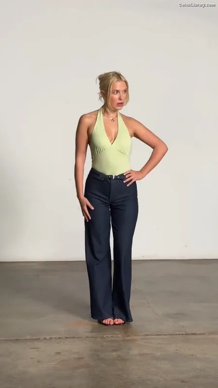 Millie Bobby Brown photo 3 of 4182