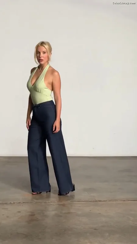 Millie Bobby Brown photo 9 of 4182