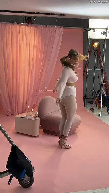 Millie Bobby Brown photo 23 of 4182